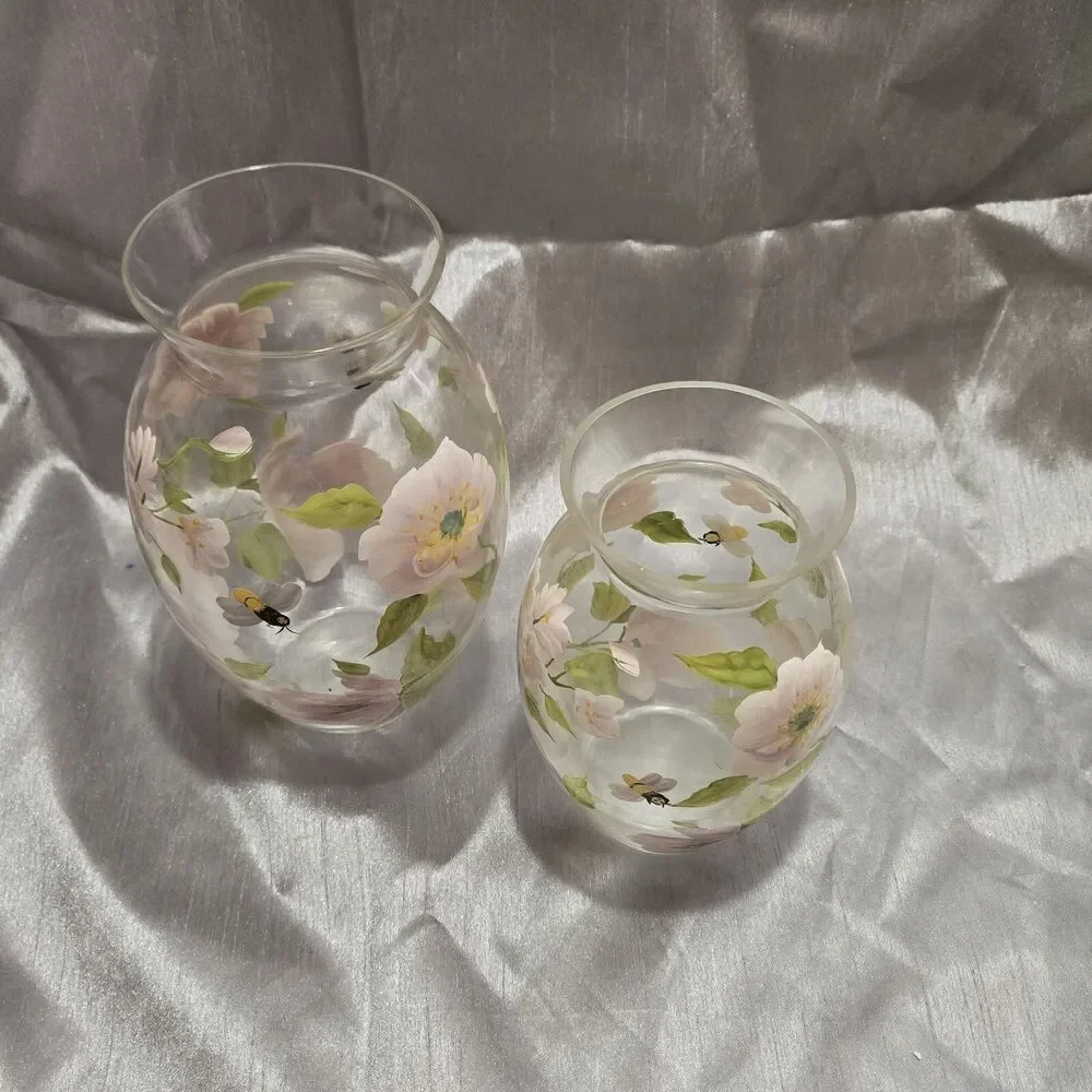 GLASS VASE HAND PAINTED BEE WITH DOGWOOD FLOWERS - Picture 2 of 7